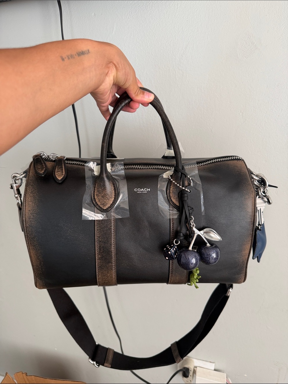 COACH COMPASS DUFFEL BAG (LOVED LEATHER)